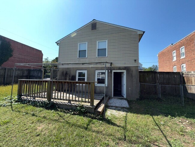 Building Photo - Beautiful Three-Bedroom Home In Baltimore