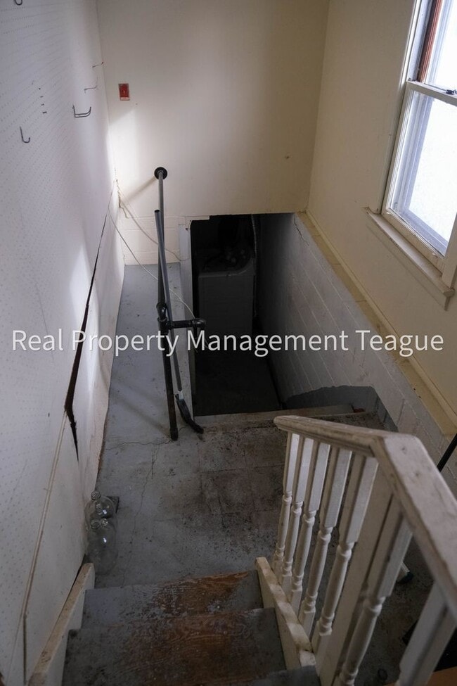 Building Photo - Charming 3 bedrooms in Rensselaer