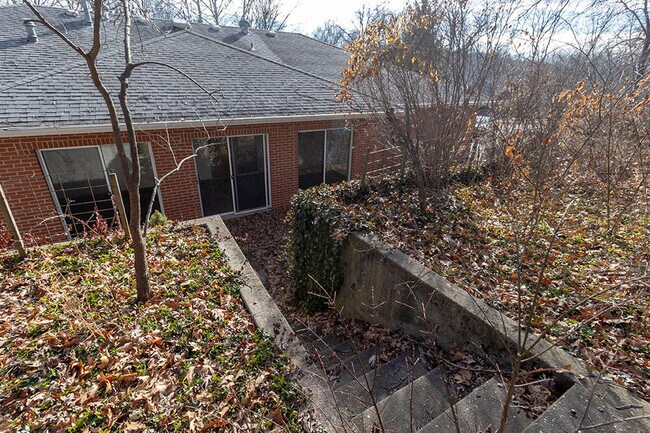 Building Photo - 401 Cedar Ln