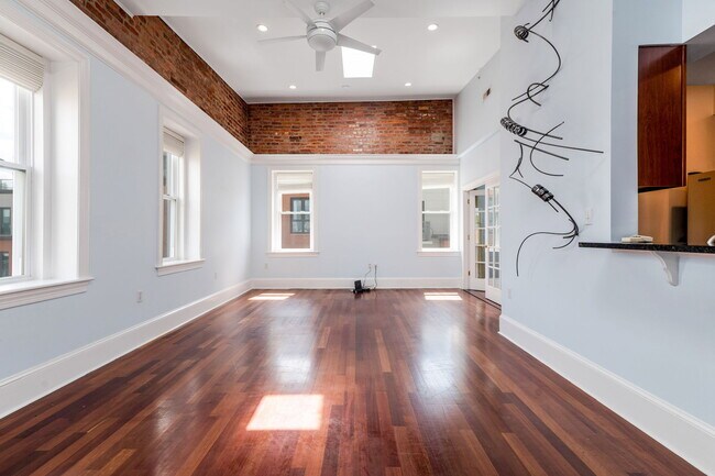 Building Photo - 1324 Euclid St NW