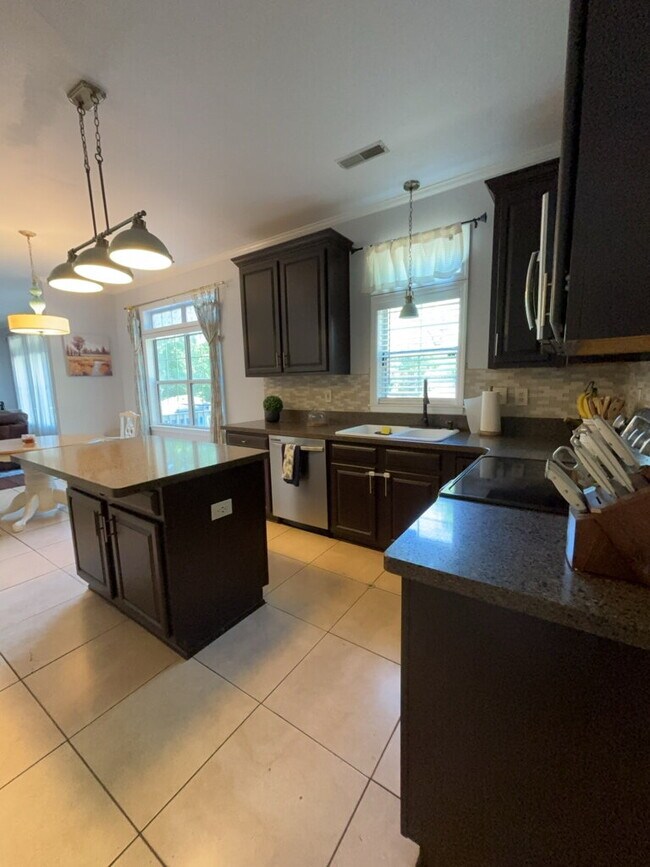 Building Photo - 1009 Ariel Ct