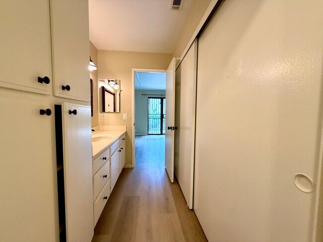 Building Photo - 1157 Via Montoya