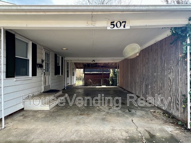 Building Photo - 507 Arthur Ave