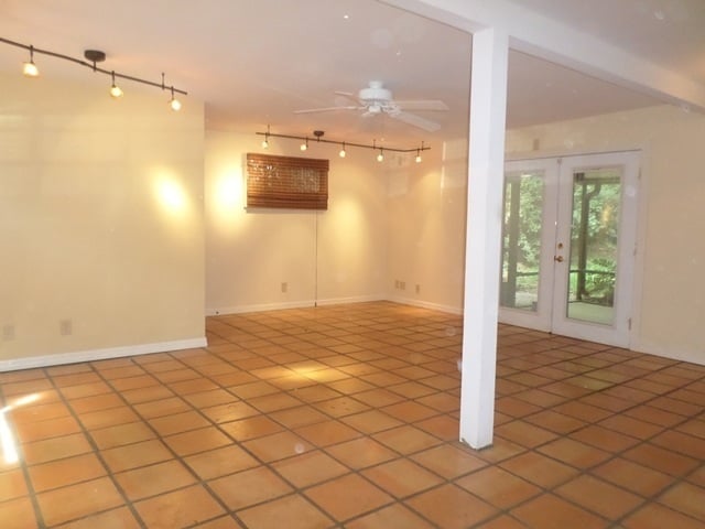 Building Photo - 1100 San Luis Rd