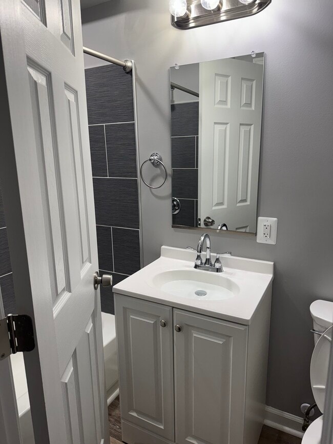 Building Photo - 3 Bedrooms 3 Bathrooms