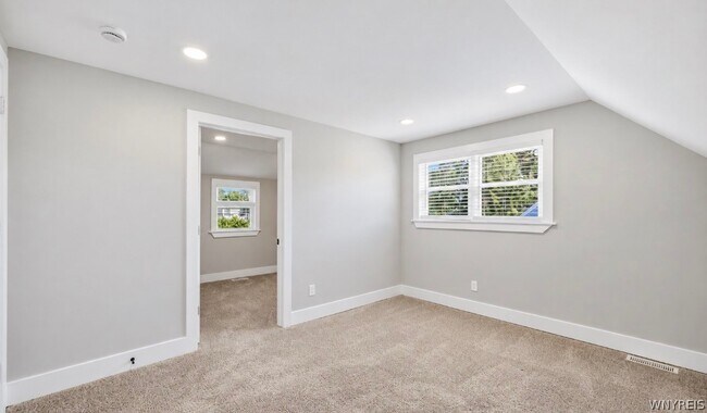 Building Photo - 1169 La Salle Ave