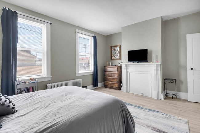 Building Photo - 3 BR 2 bath Bloomfield/Upper Lawrenceville...
