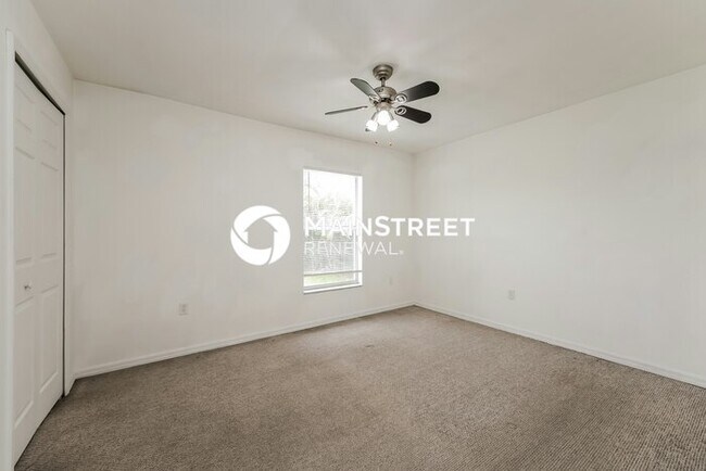 Building Photo - 3 Bedroom Pet-Friendly Home in Lehigh Acre...