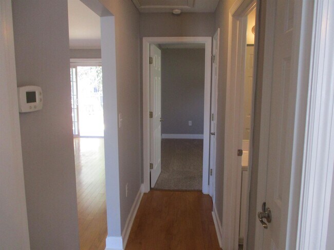 Building Photo - 2808 Blue Bell Ln