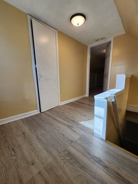 Building Photo - 333 Munson St