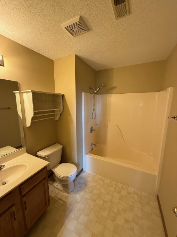Building Photo - 801 Brittany Ct