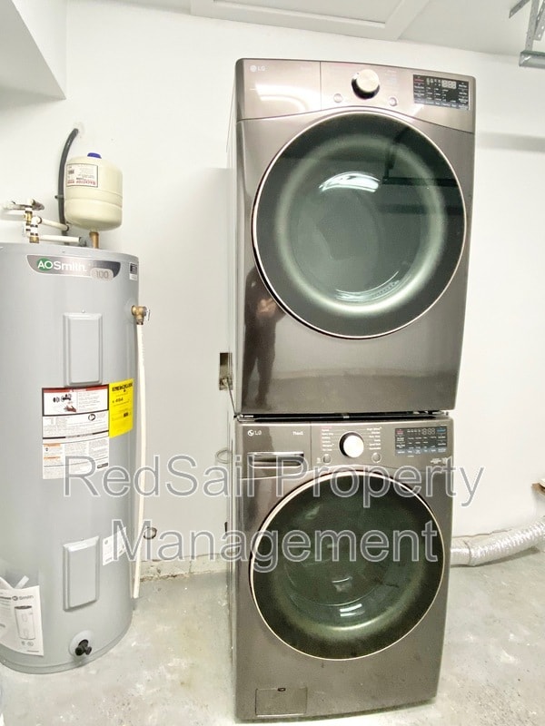 Building Photo - 6209 Ball Ave