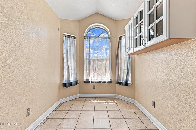 Building Photo - 4645 Loma De Plata Dr