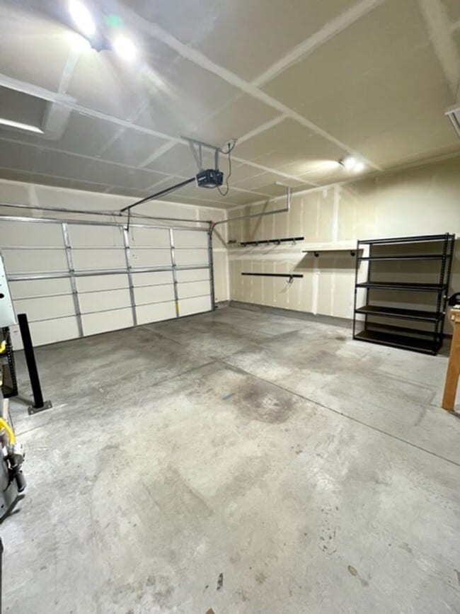 Building Photo - Beautiful 3 Bedroom Single Level home in SE Bend!