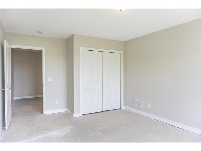 Building Photo - 717 Winterberry Ln