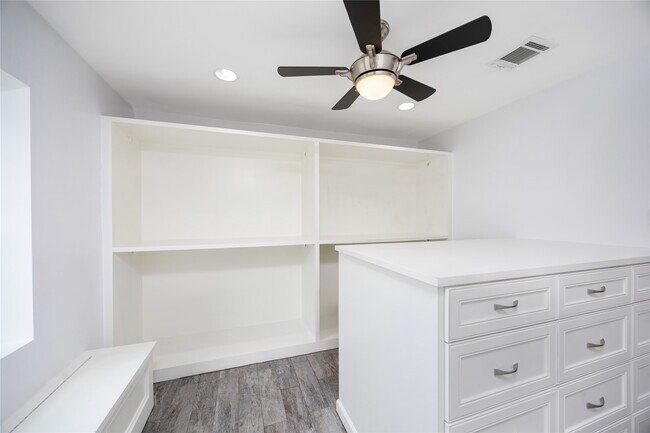 Building Photo - 418 Land Grant Dr