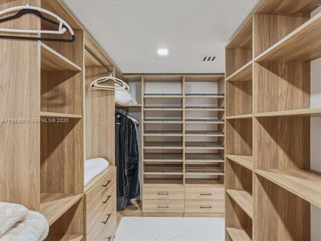 Building Photo - 3000 Island Blvd