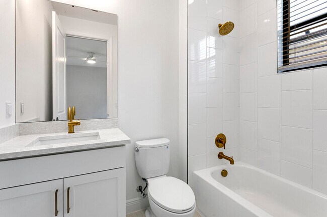 Building Photo - 13450 Artisan Cir