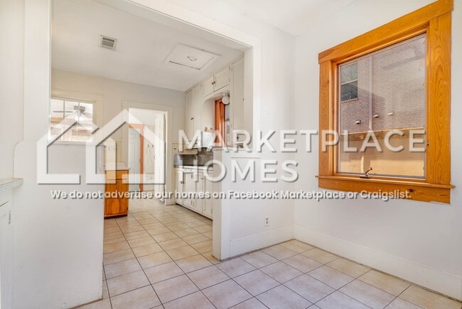 Building Photo - 312 Maple St