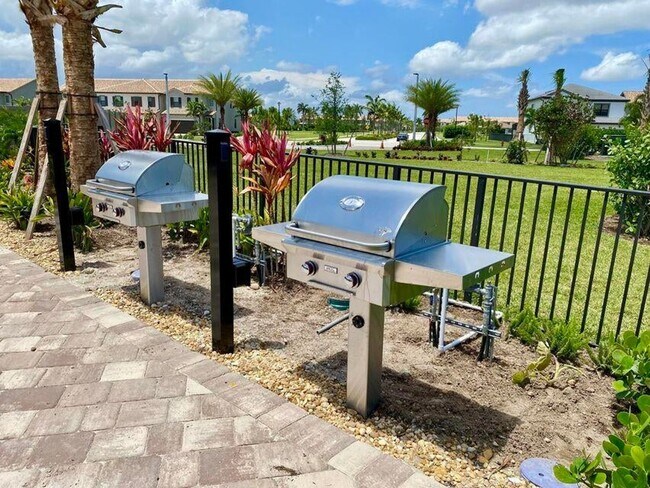 Building Photo - 4464 San Fratello Cir