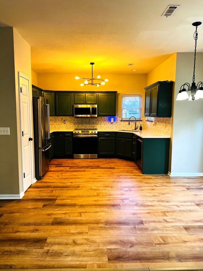 Building Photo - Charming 3-Bedroom Home with Modern Amenities and Elegant Finishes