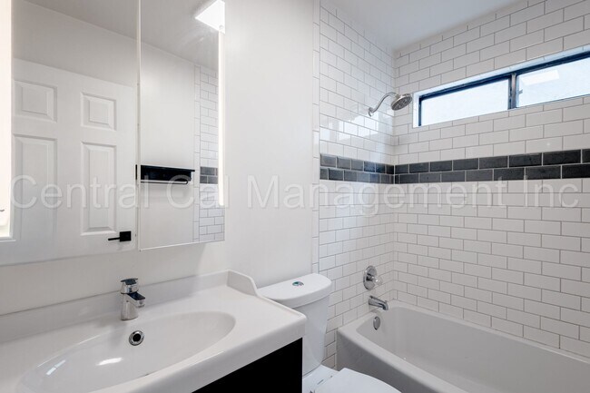 Building Photo - 4 Bedroom/2 Bath Home with a Pool and Sola...