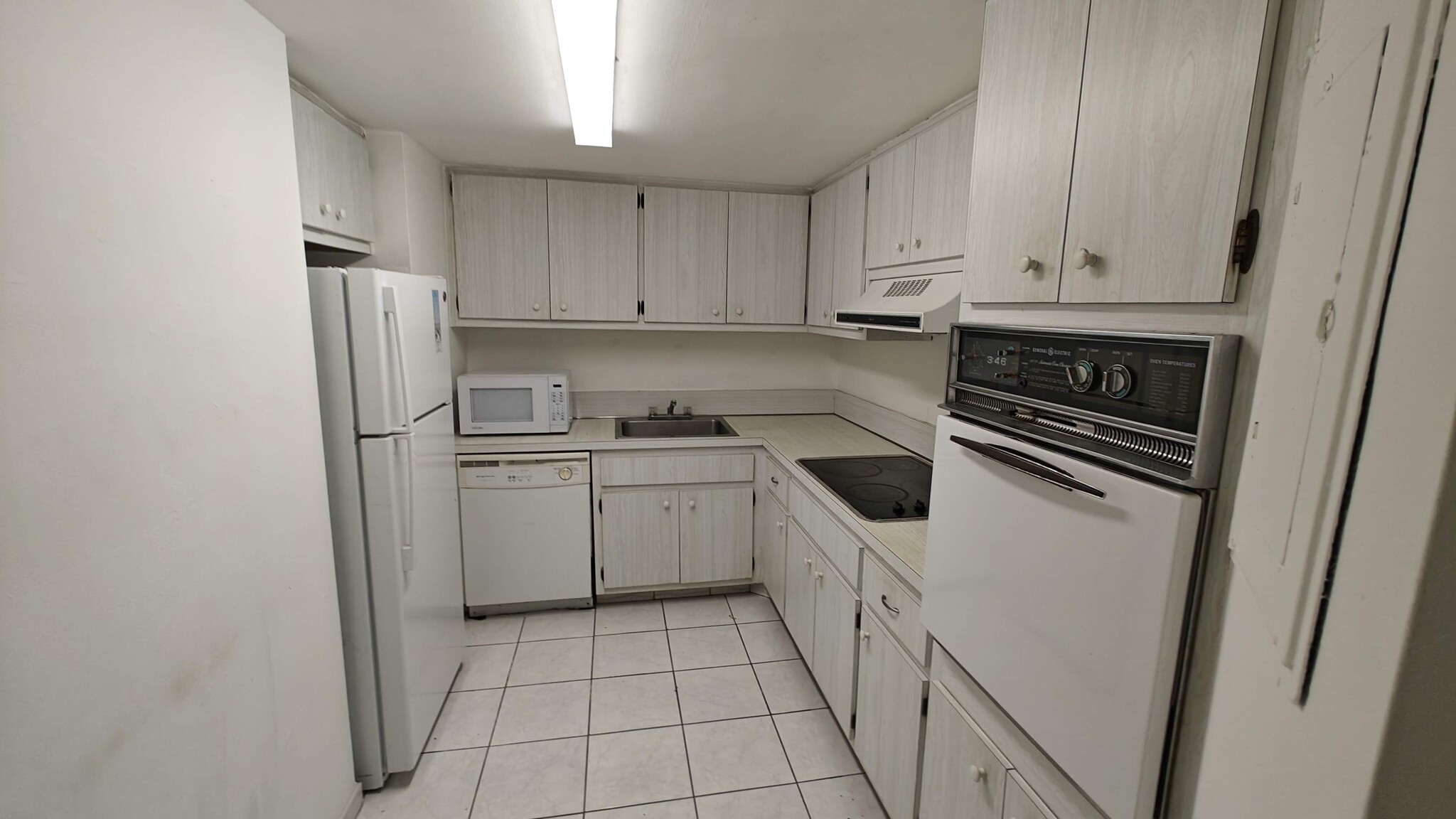 Building Photo - 999 Brickell Bay Dr