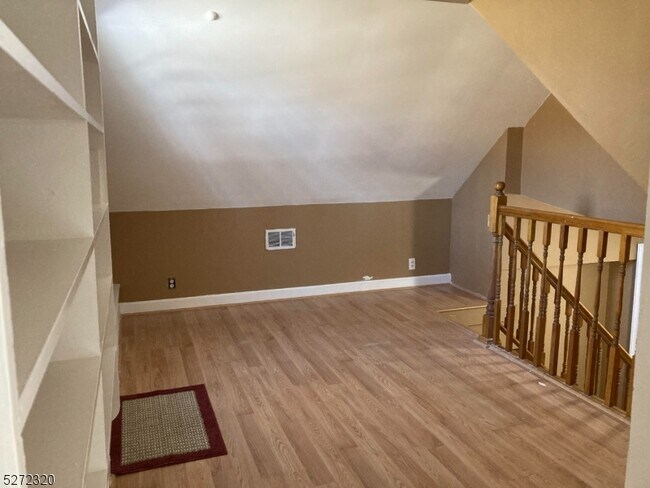 Building Photo - 748 Green St