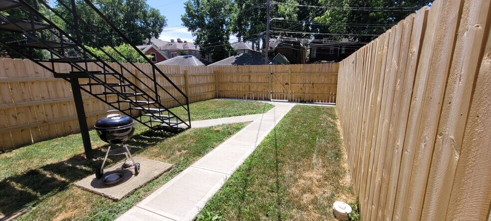 Back Yard - 219 W 1st Ave