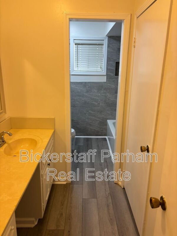 Building Photo - 5410 Kennedy St