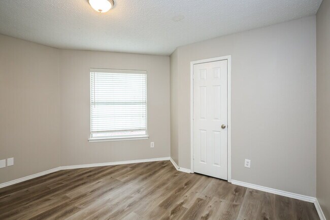 Building Photo - 524 Timber Way Dr