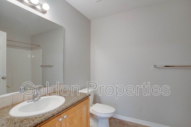 Building Photo - 310 N Promenade Loop