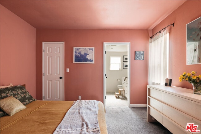 Building Photo - 1916 W 94th St