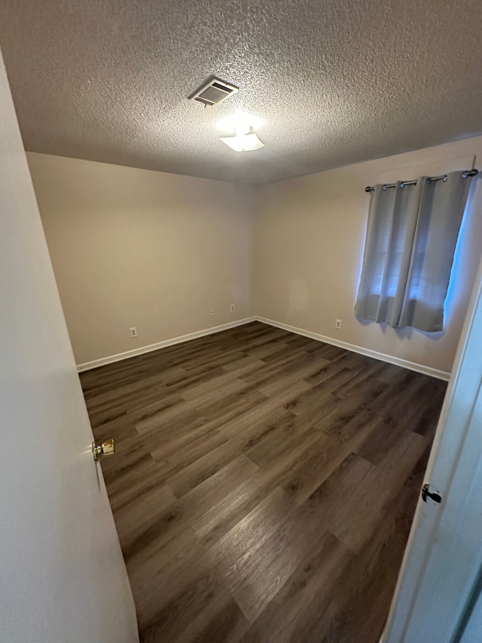 Building Photo - 104 Samarya Ln