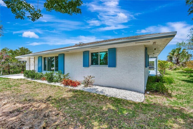 Building Photo - 9125 SE Karin St