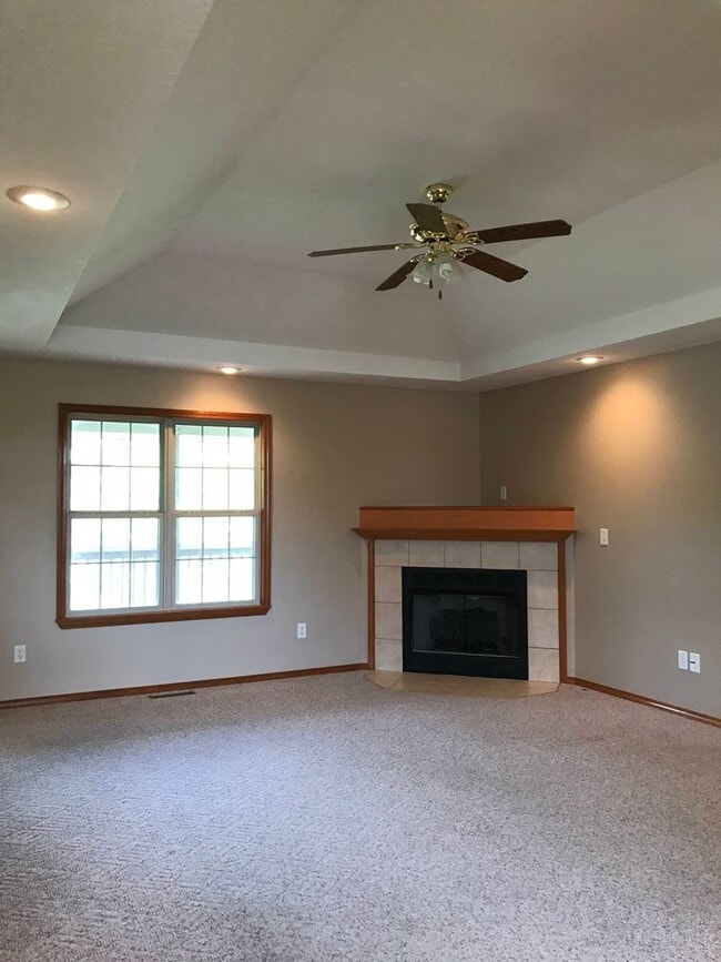 Building Photo - Walkout Basement Home Must See