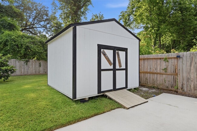 Building Photo - 9403 Spaulding St