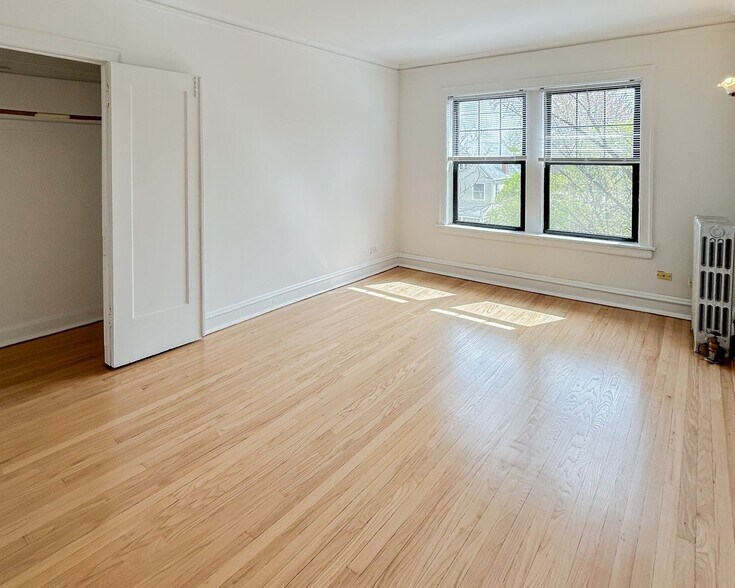 Building Photo - 4506 N Ashland Ave