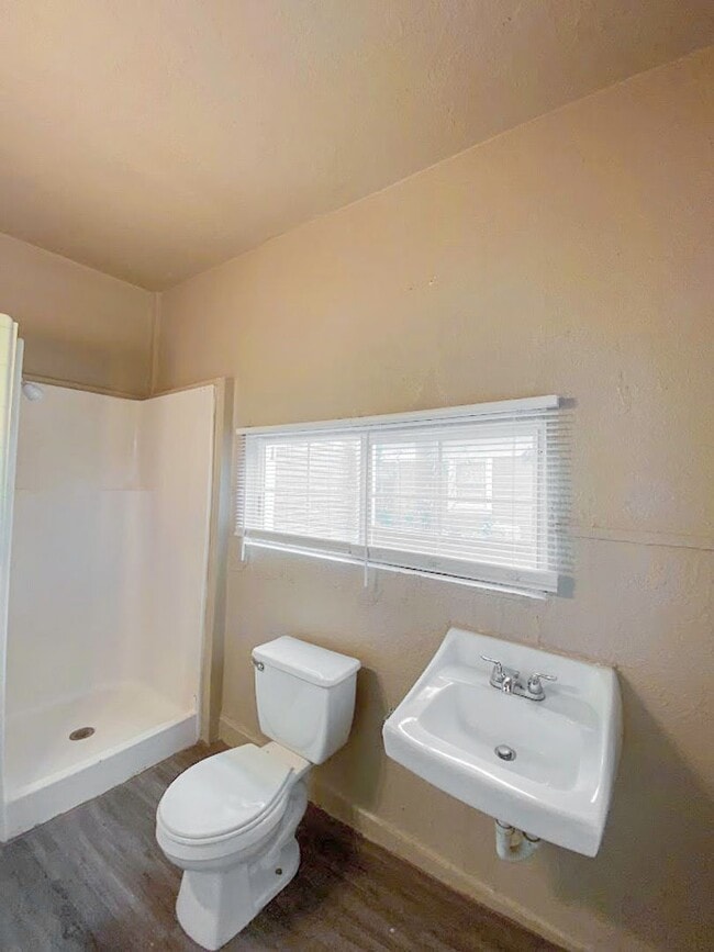 Building Photo - Awesome 1 bedroom | 1 bath apartment in historic home close to The PEARL!