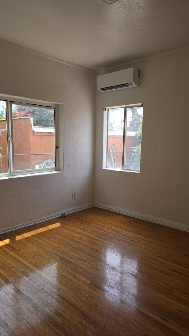 Building Photo - 2621 Wellington Rd