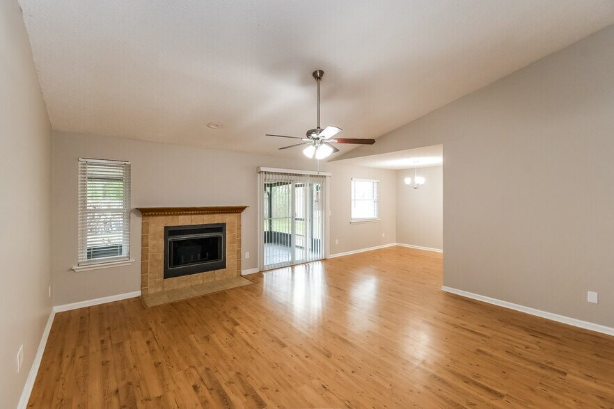 Building Photo - 8136 Honeysuckle Ln