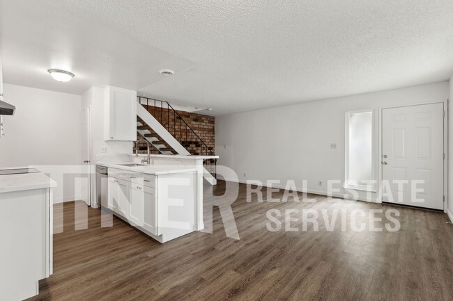 Building Photo - 2 Bedroom Home in Prime Sacramento Locatio...