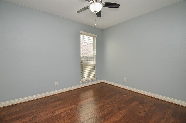 Building Photo - 28722 Maple Red Dr