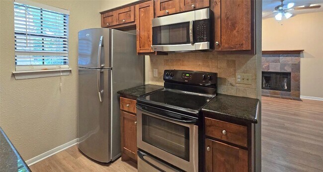 Building Photo - 203 E 31st St