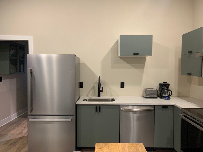 Building Photo - 3933 S 3rd St