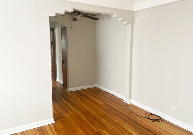 Building Photo - 956 Ludlow Ave