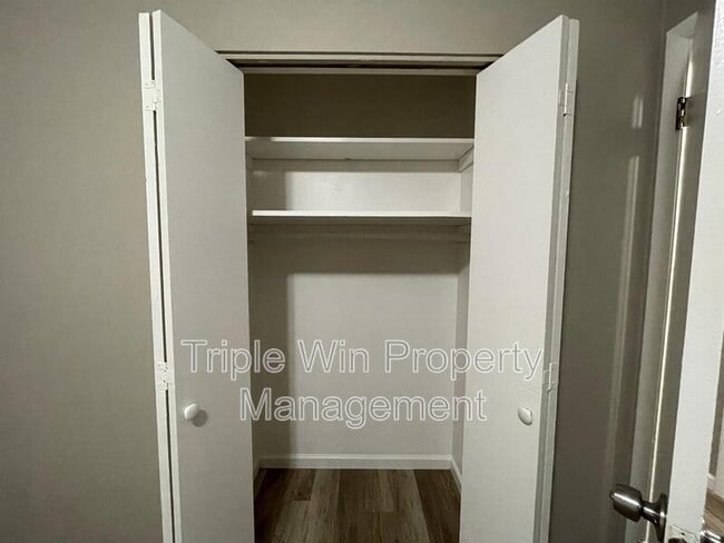 Building Photo - 2733 Tiara Dr