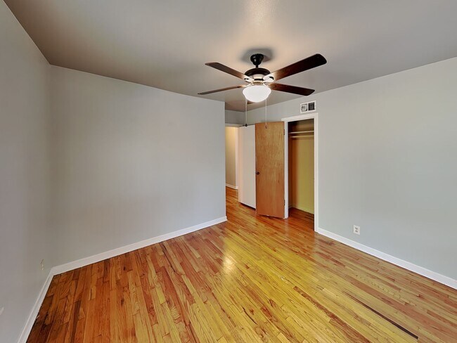 Building Photo - Quaint 3 bedroom in the Wilshire Addition in Fort Worth!