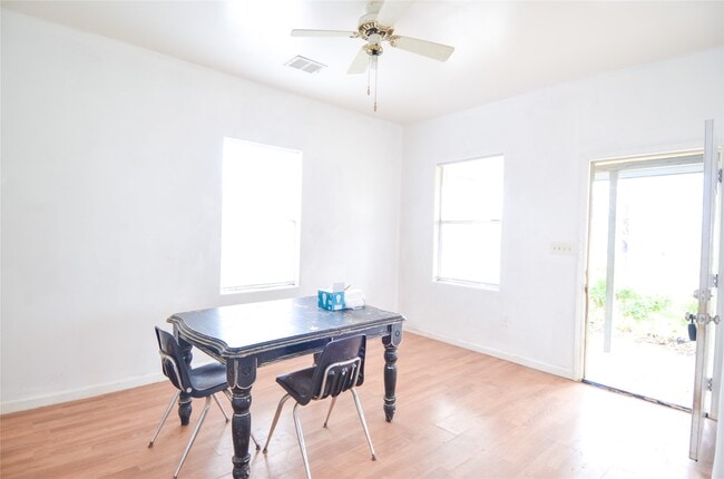 Building Photo - 10340 Tanner Rd