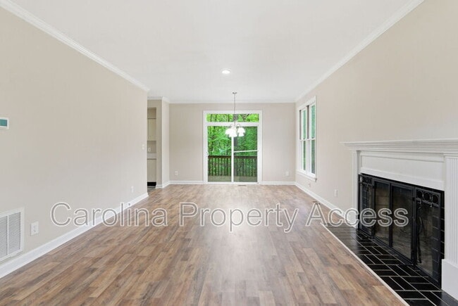 Building Photo - 102 Markham Dr
